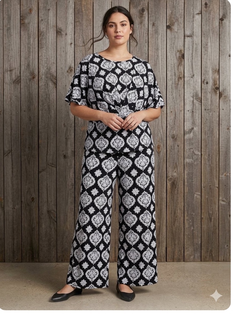 👗Vince Camuto Black & White Damask two piece set with wide leg pants
